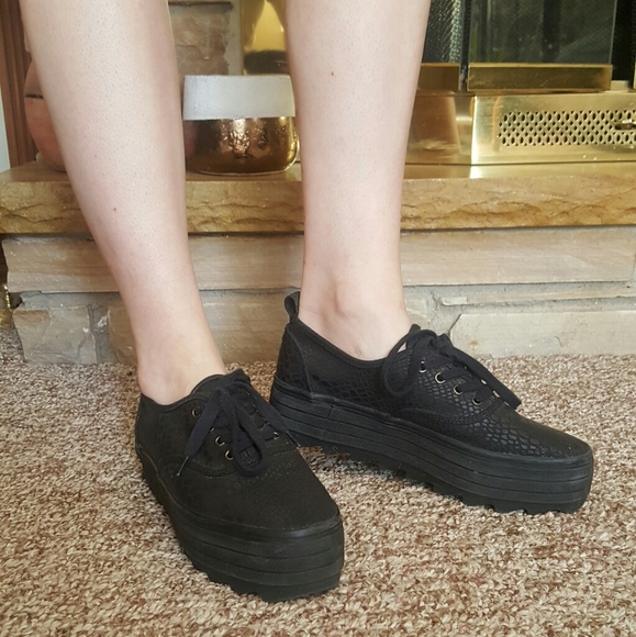 *SOLD* Black platform sneakers Divided H&M scales - Picture 3 of 9